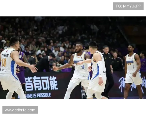 北京胜山东 麦基带队三后卫闪耀